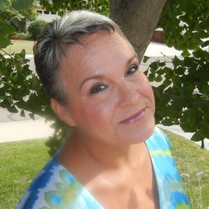 Meet your Posher, Debi